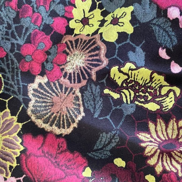 Black Floral Pattern Lululemon Sports Bra Size 2 - Picture 4 of 4